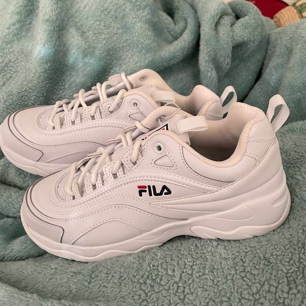 BNWT fila chunky white shoes